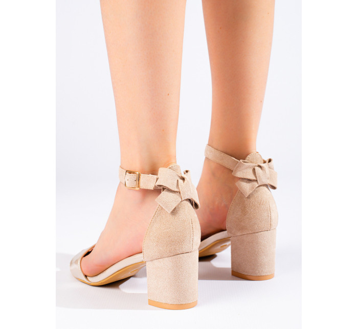 Pohodlné dámske sandále hnedej farby na širokom podpätku