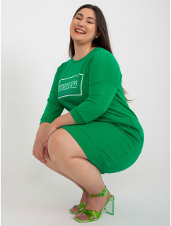 Zelené bavlnené šaty vo väčšej veľkosti so sloganom