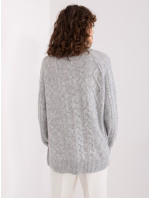 Sivý sveter s nadrozmernými káblami