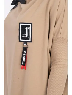 Oversize mikina s asymetrickými bokmi camel farby