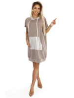 591-1 Klokanie šaty s kapucňou a kovovými detailmi - Mocha Mousse | Numoco Basic