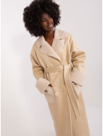 Béžový zimný kabát z ovčej kože s opaskom