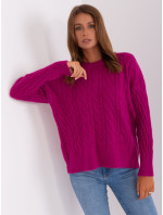 Fialový sveter s káblami a okrúhlym výstrihom