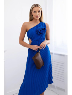 Plisované šaty s kvetom v chrpovo modrej farbe