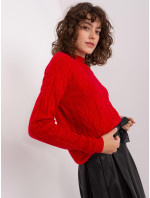 Červený klasický sveter s káblami