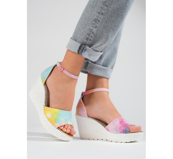 Exkluzívne viacfarebné dámske sandále na kline