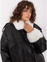 Čiernobiela zimná bunda s ozdobnou kožušinou