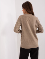 Tmavobéžový klasický sveter so vzormi