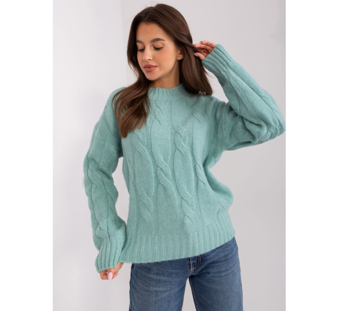 Ľahký mätový pletený sveter s káblami