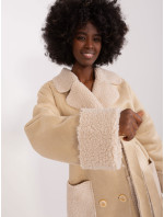 Béžový zimný kabát z ovčej kože s opaskom